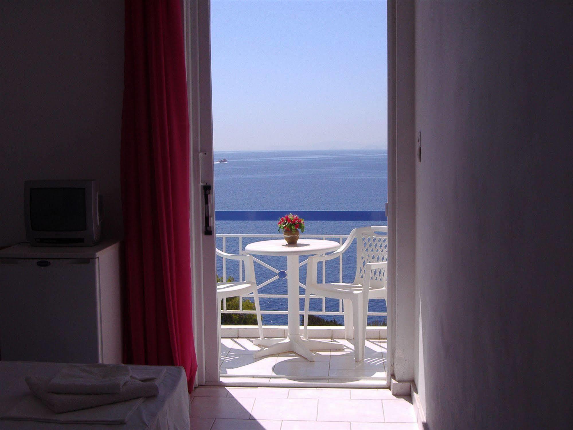 Kavos Bay Seafront Hotel Ajía Marína Kültér fotó